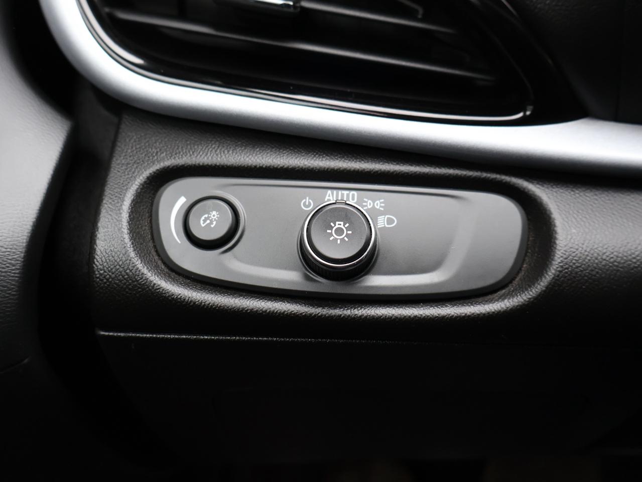2019 Chevrolet Volt LT PLUG-IN HYBRID CERTIFIED CAMERA BLUETOOTH HEATED SEATS/STEERING CRUISE ALLOYS Photo