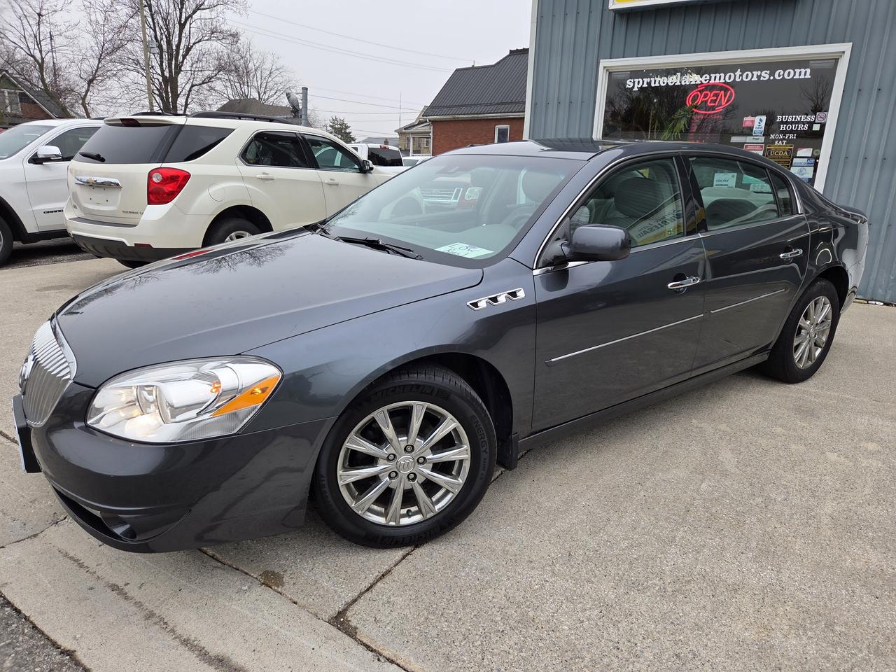 <div>&nbsp;** One Family owned ** 3.6L.- V6, PREMIUM PACKAGE, HEATED LEATHER SEATS AND WHEEL, MEMORY POWER SEATS, REMOTE START, HARMAN/ KARDON SOUND SYSTEM, BLIND SPOT, LANE ASSIST, REAR PARK SENSORS, CHROME WHEELS, CD/ SATELITE RADIO, FOG LIGHTS STUNNINGLY CLEAN INTERIOR. WELL KEPT AND A JOY TO CRUISE ON THE HIGHWAYS!!</div>