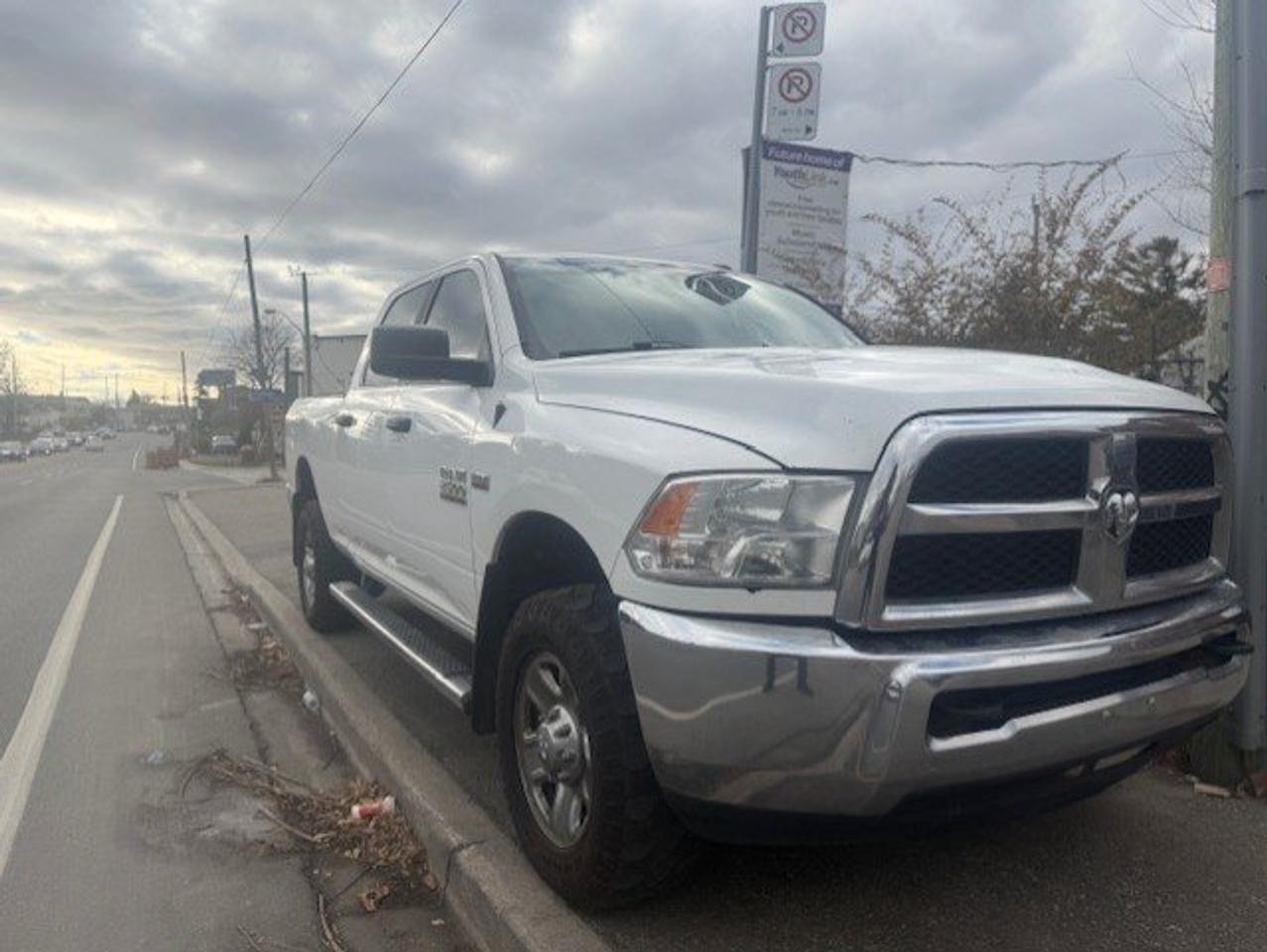 2017 RAM 2500 4WD CREW CAB 149" SLT Photo3