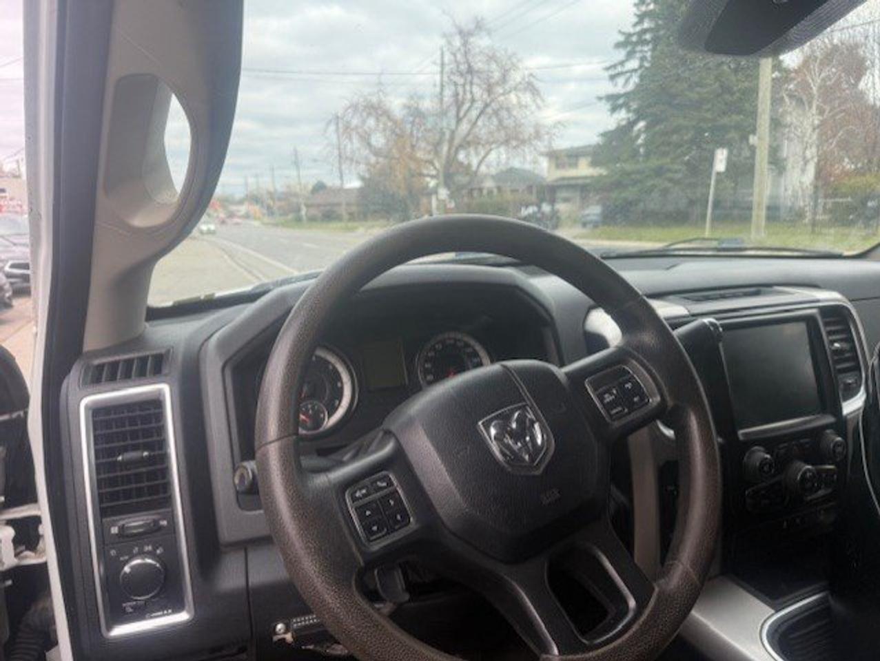 2017 RAM 2500 4WD CREW CAB 149" SLT Photo2