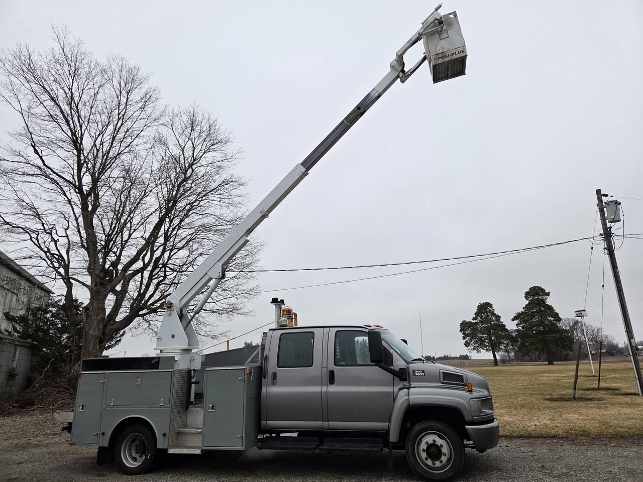 2006 GMC 5500 Service Body / Boom Truck Photo3