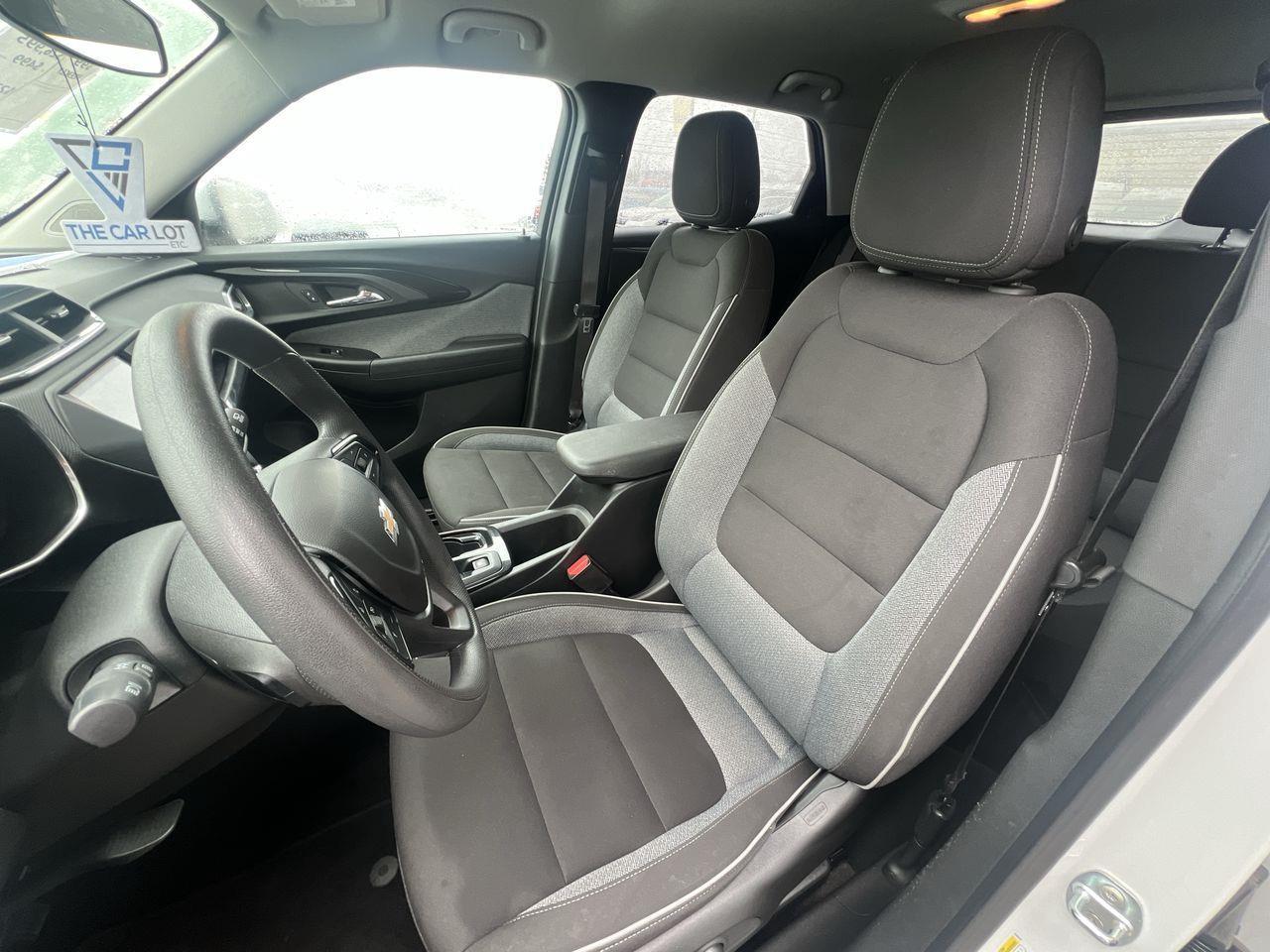 2023 Chevrolet TrailBlazer LT AWD, HEATED FRONT SEATS, CRUISE CONTROL, BACK UP CAMERA!! Photo
