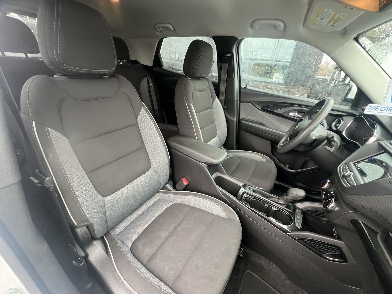 2023 Chevrolet TrailBlazer LT AWD, HEATED FRONT SEATS, CRUISE CONTROL, BACK UP CAMERA!! Photo