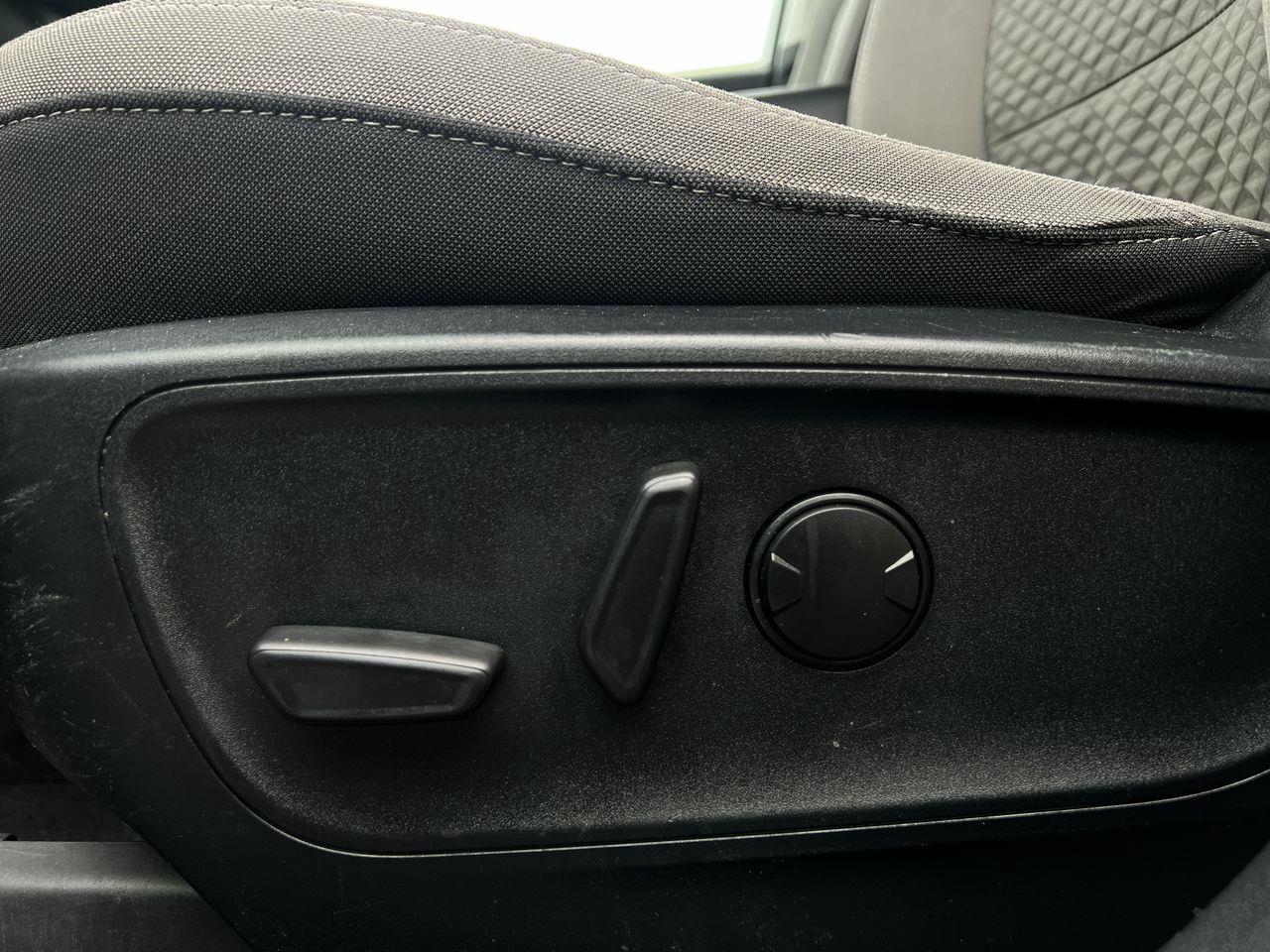 2021 Ford Escape SE AWD Photo2