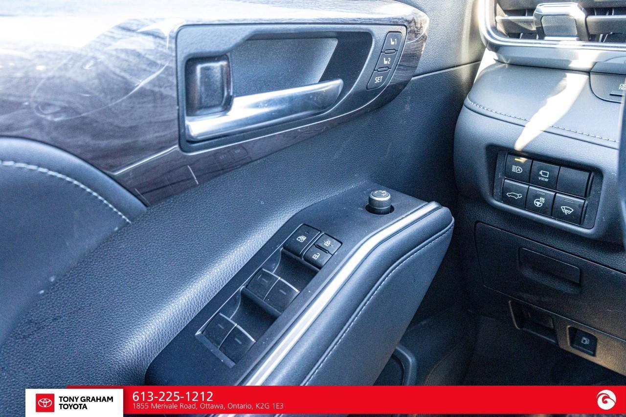 2022 Toyota Highlander LIMITED  Photo