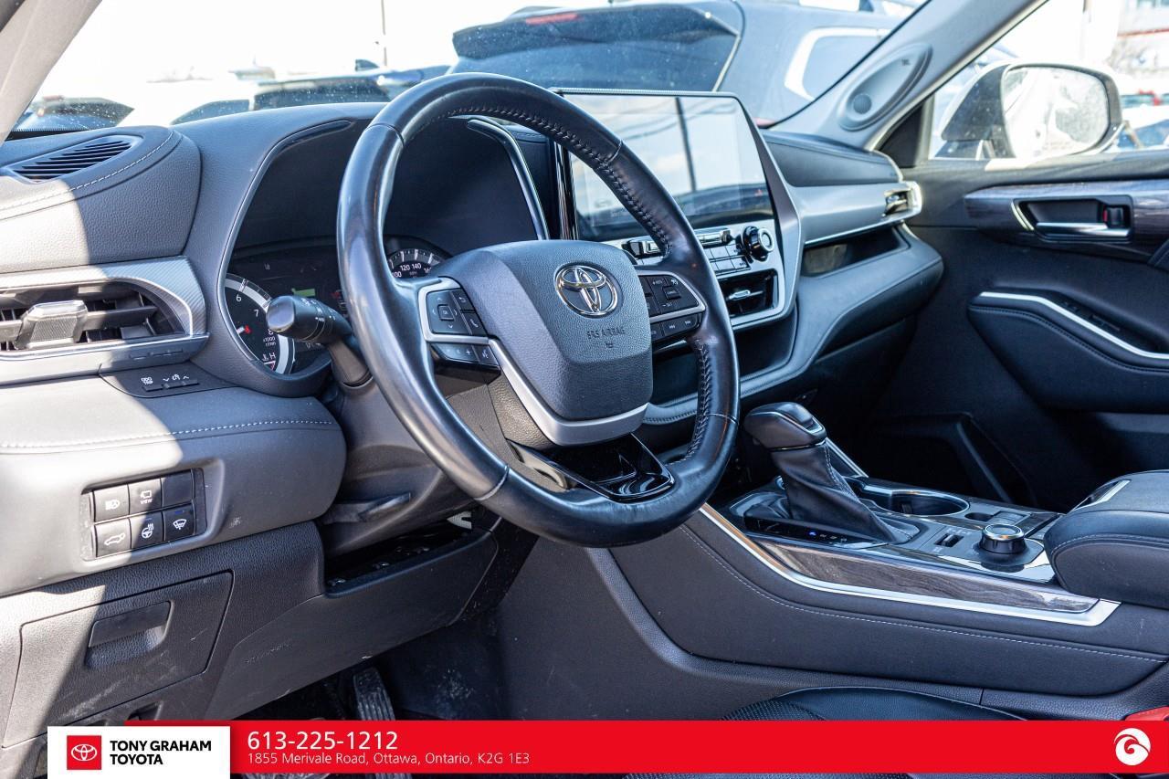 2022 Toyota Highlander LIMITED  Photo