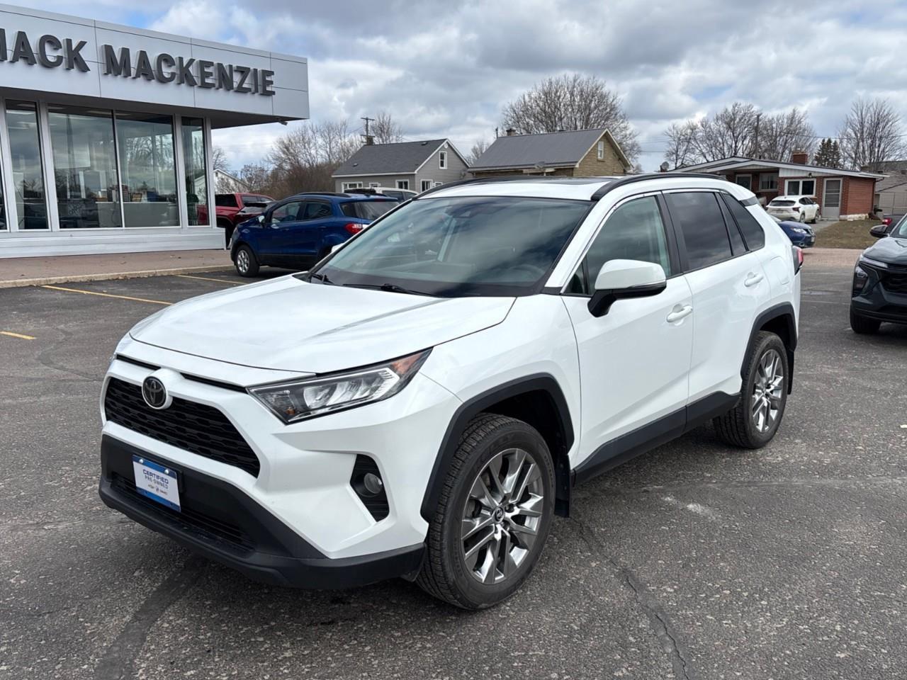 2019 Toyota RAV4 XLE Photo4