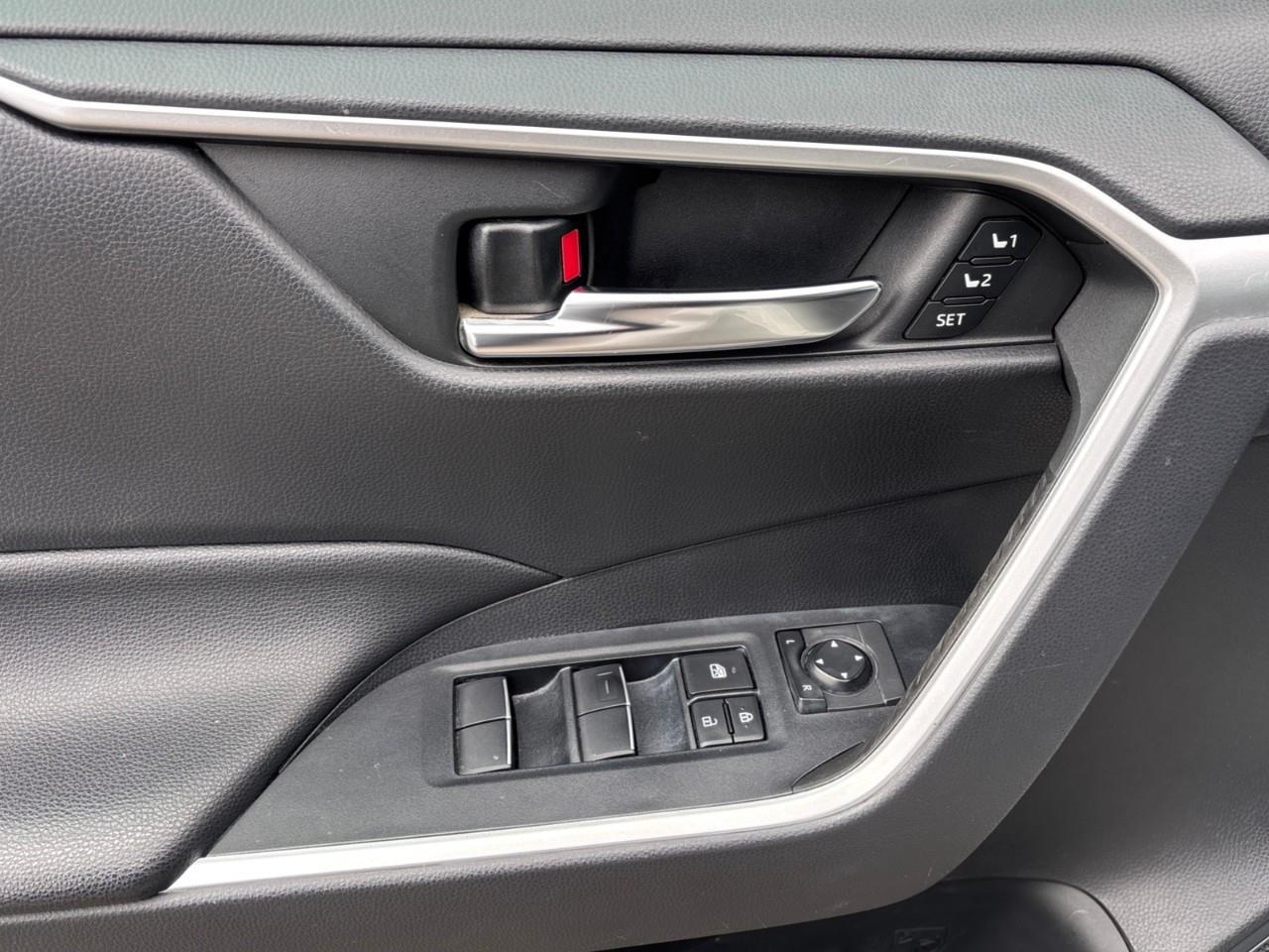 2019 Toyota RAV4 XLE Photo