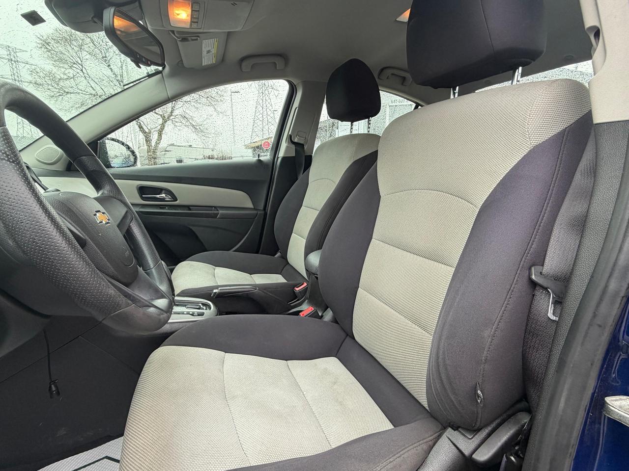 2013 Chevrolet Cruze LS Photo