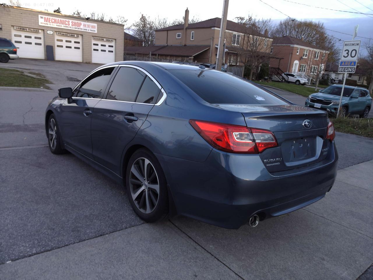 2016 Subaru Legacy 4dr Sdn CVT 3.6R w/Limited Pkg Photo4