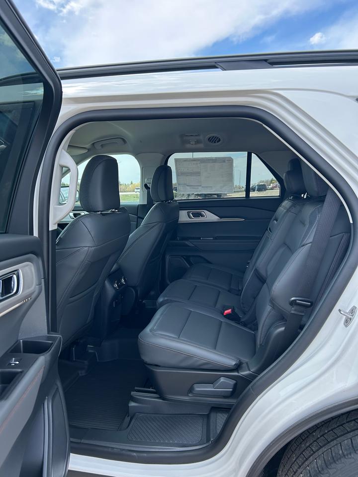 2026 Ford Explorer ACTIVE W/200A PKG 4WD 200A Photo5