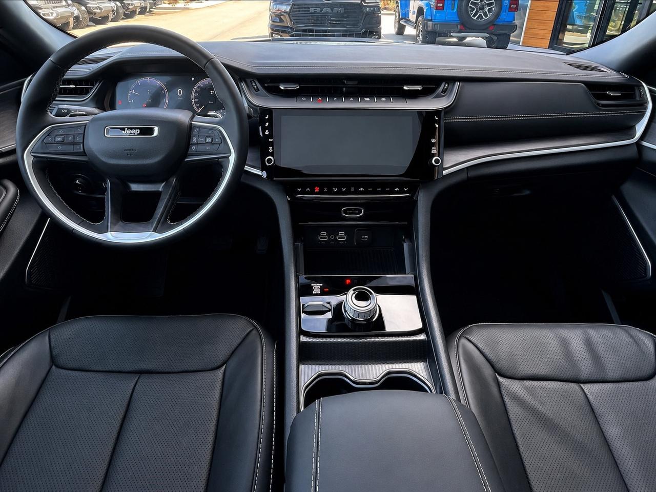 2026 Jeep Grand Cherokee LIMITED RESERVE | Leather | Pano Roof | Pwr Trunk Photo4