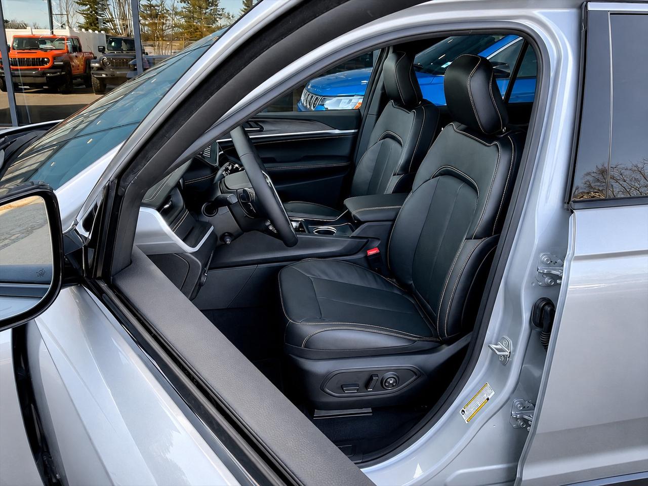 2026 Jeep Grand Cherokee LIMITED RESERVE | Leather | Pano Roof | Pwr Trunk Photo