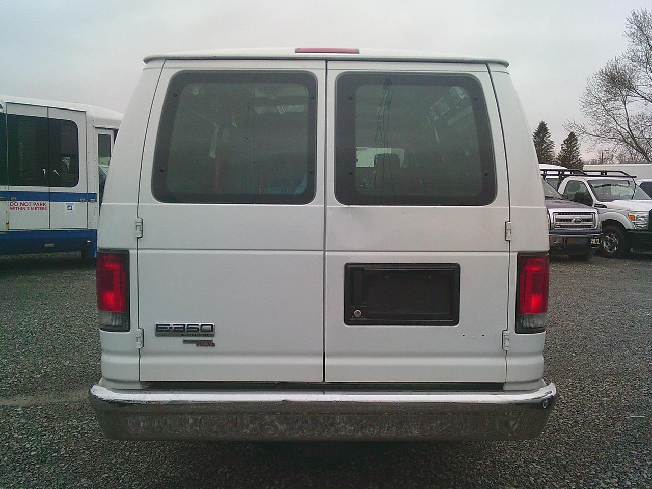 2014 Ford Econoline E-350 Super Duty Extended w/ Carpet Cleaning Equip Photo4