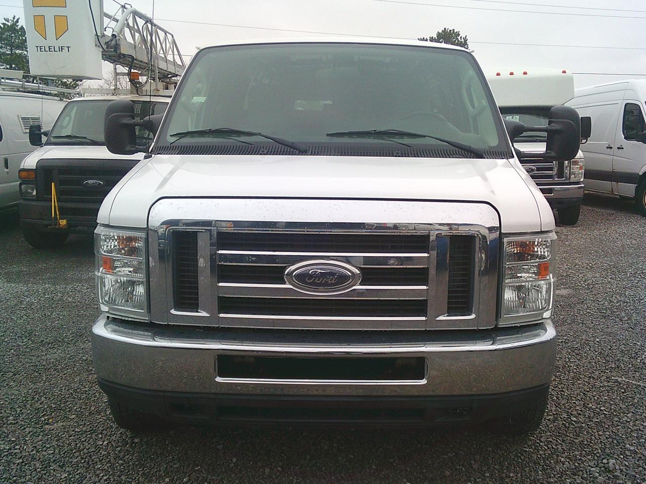 2014 Ford Econoline E-350 Super Duty Extended w/ Carpet Cleaning Equip Photo3