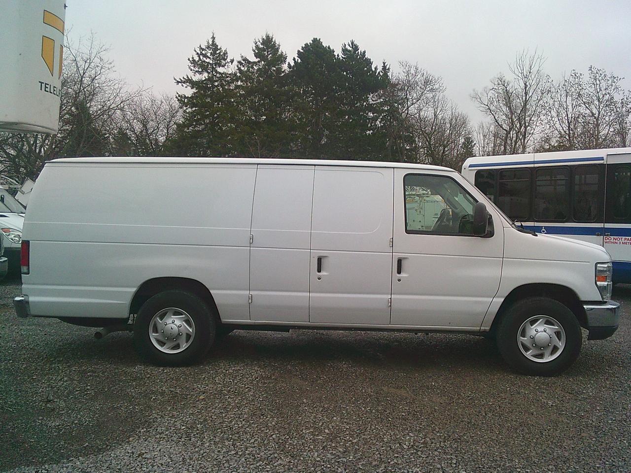 2014 Ford Econoline E-350 Super Duty Extended w/ Carpet Cleaning Equip - Photo #1