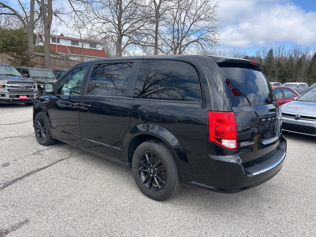 2020 Dodge Grand Caravan GT, CLEAN CARFAX, POWER DOORS, REMOTE START! - Photo #4