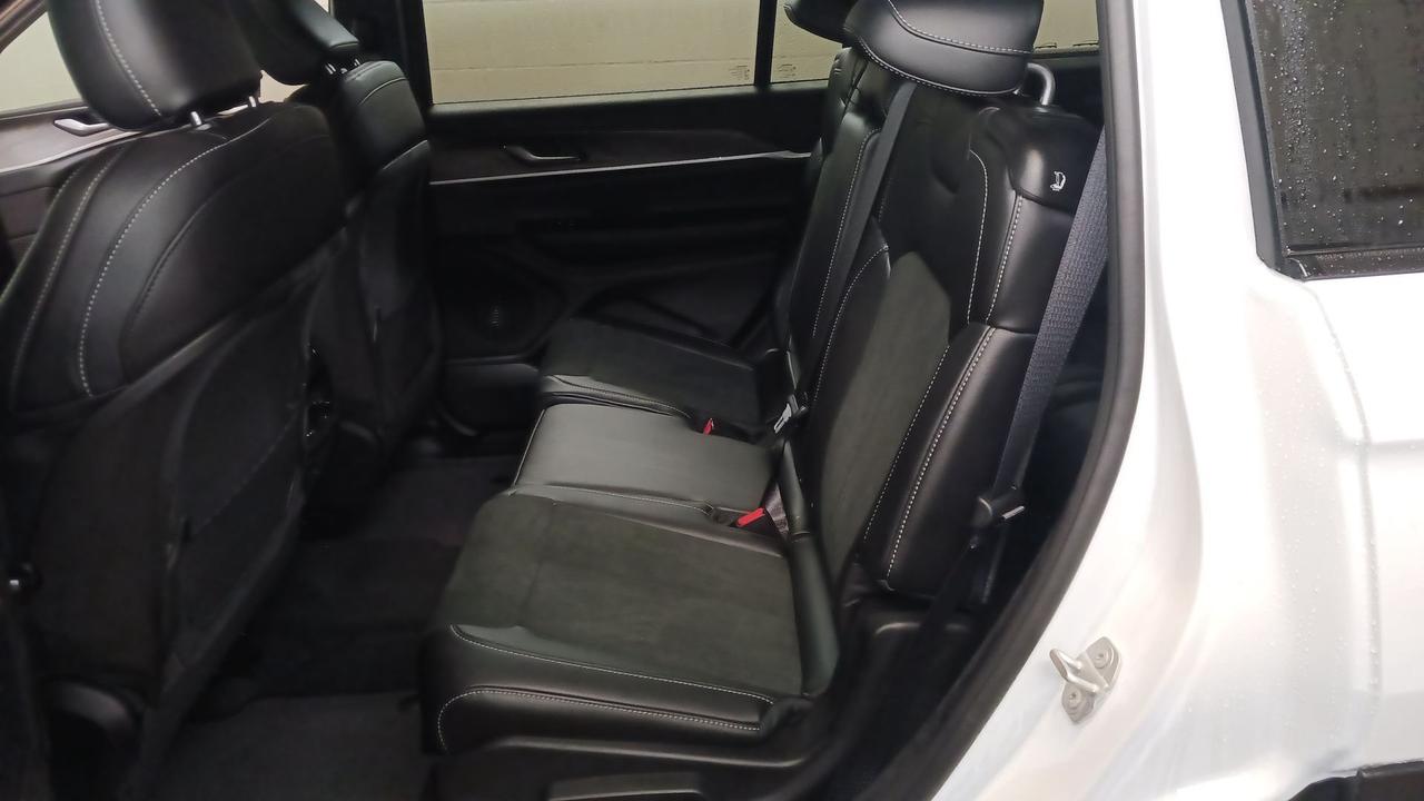 2026 Jeep Grand Cherokee L ALTITUDE 4X4 Photo