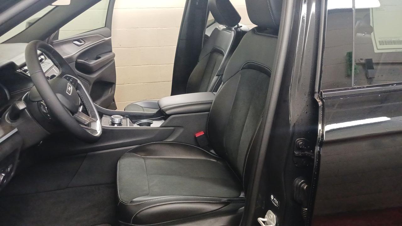 2026 Jeep Grand Cherokee ALTITUDE 4X4 Photo