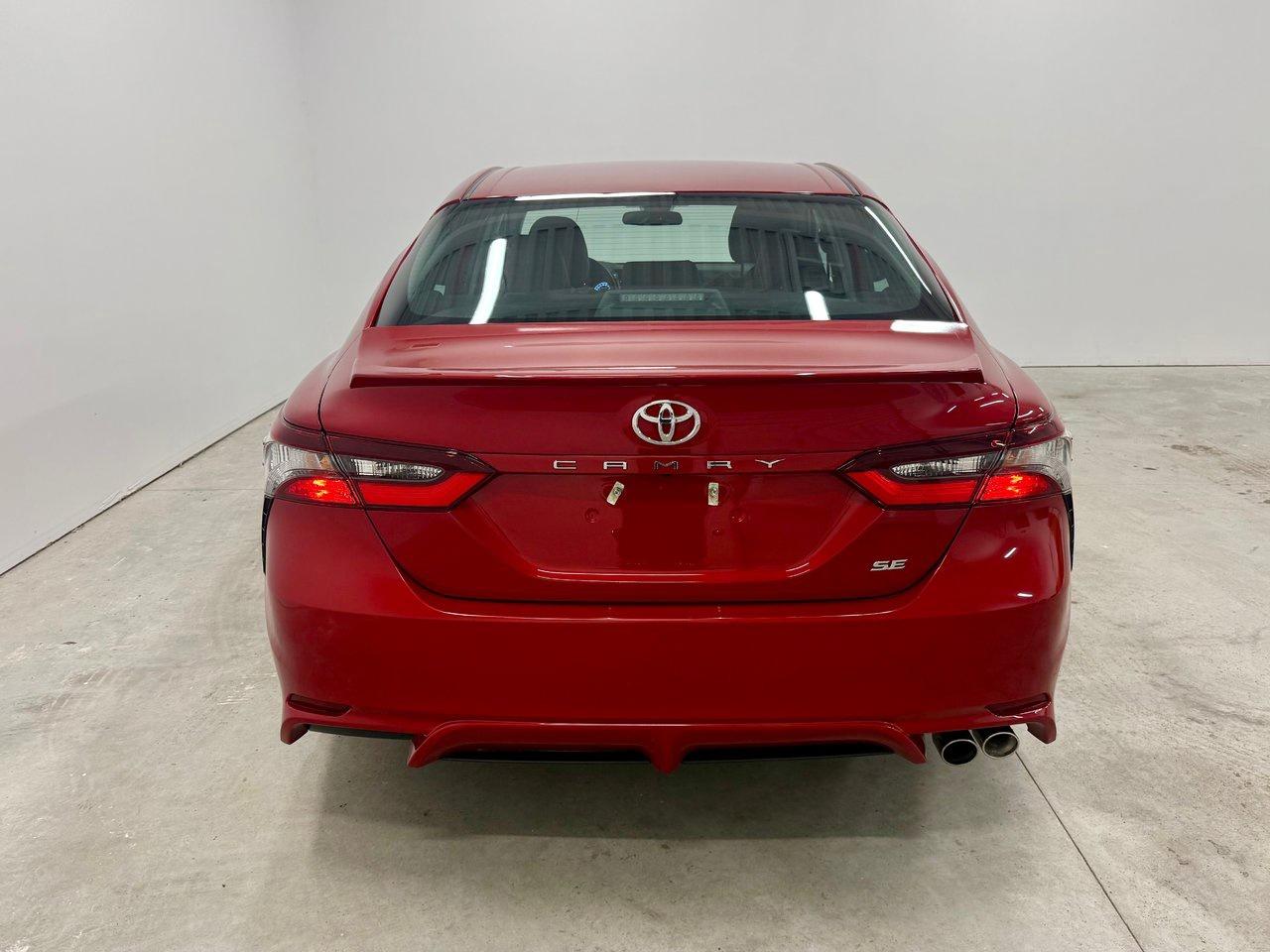 2022 Toyota Camry SE Photo4