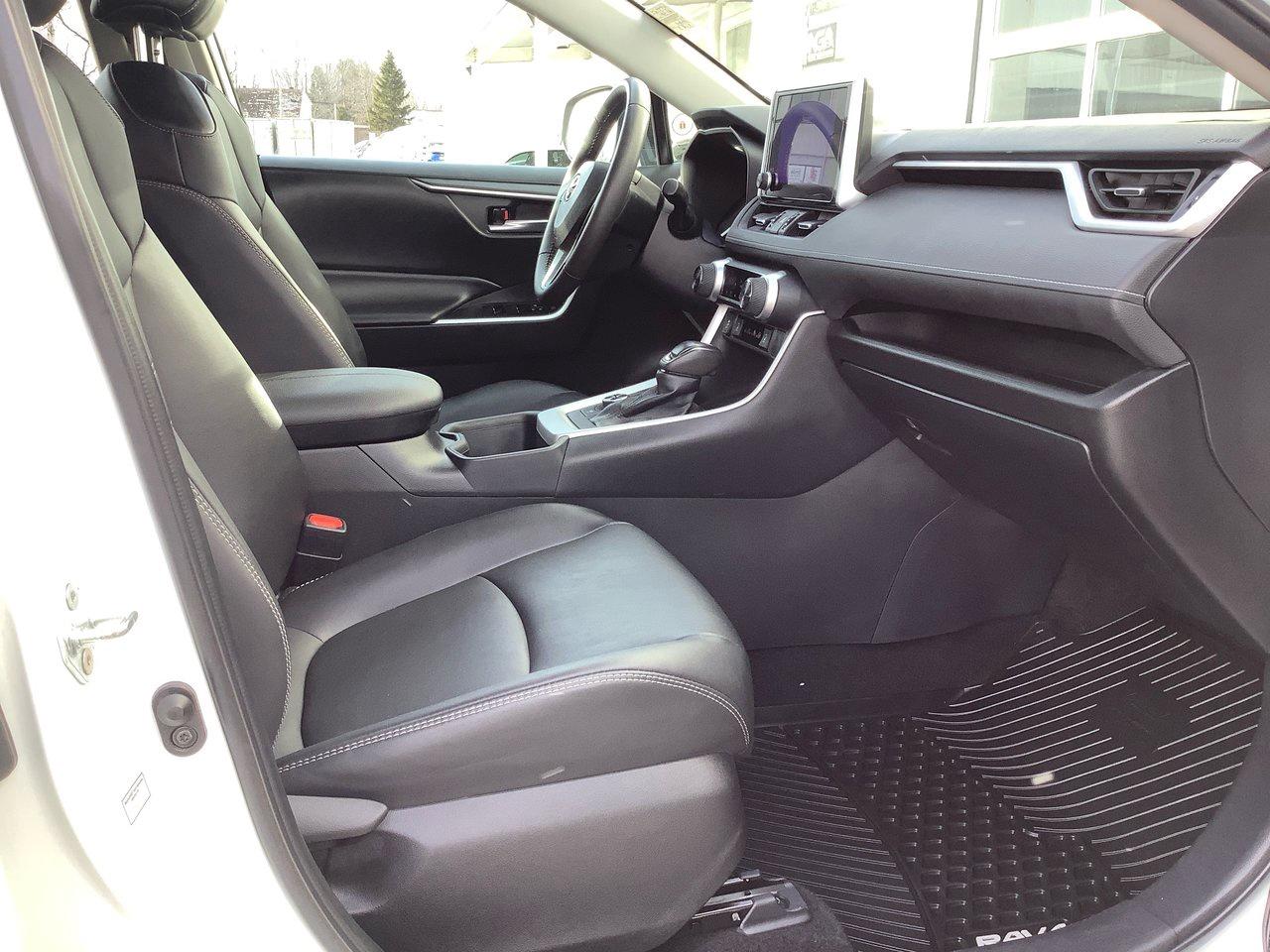 2023 Toyota RAV4 Hybrid XLE Photo2