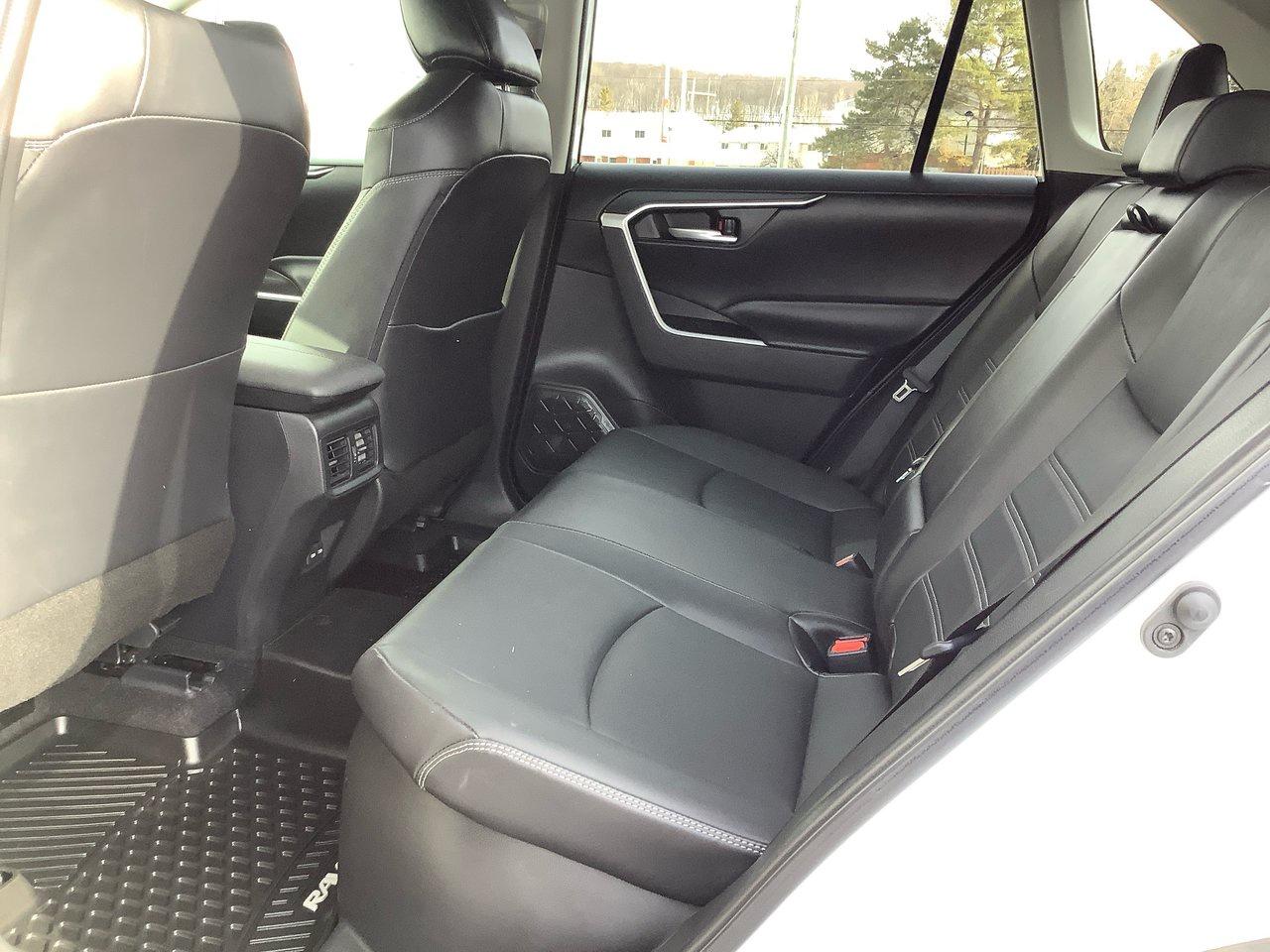 2023 Toyota RAV4 Hybrid XLE Photo