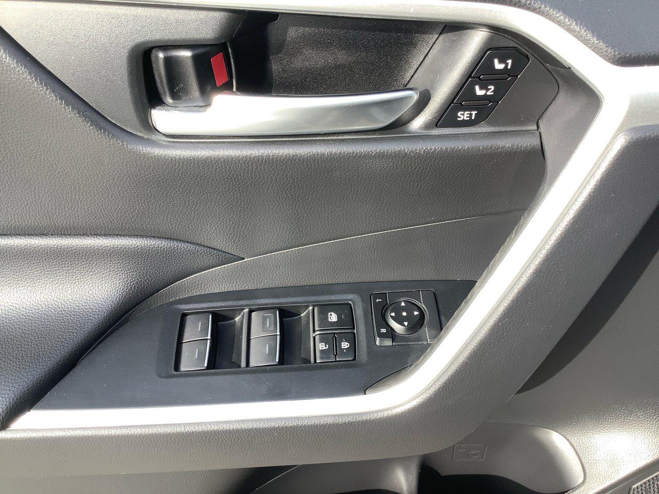 2023 Toyota RAV4 Hybrid XLE Photo