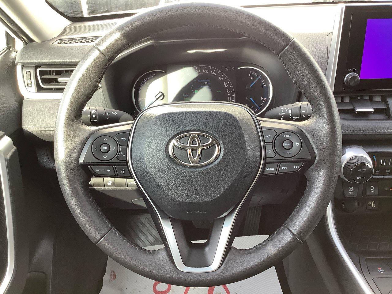 2023 Toyota RAV4 Hybrid XLE Photo