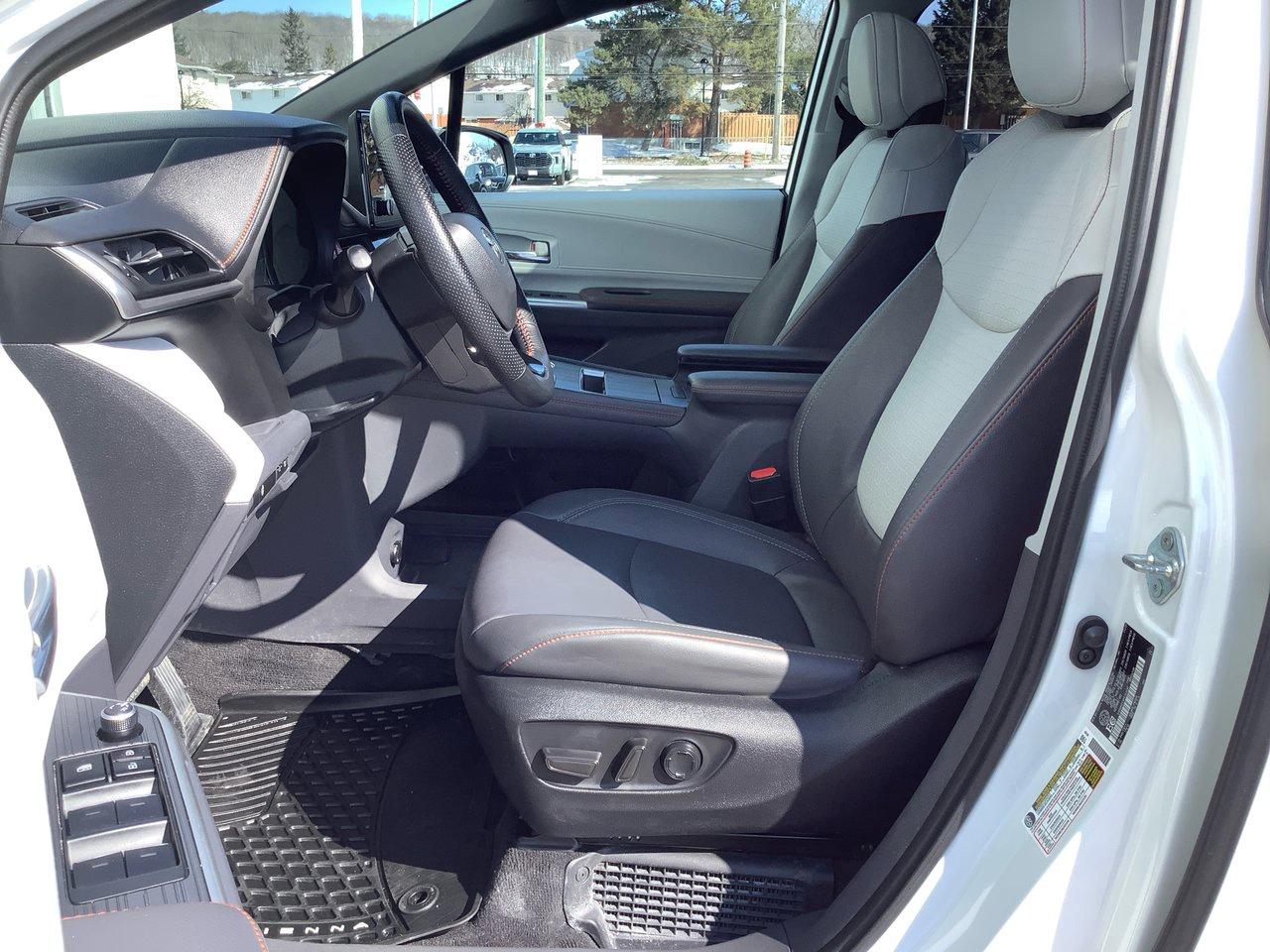 2023 Toyota Sienna  Photo
