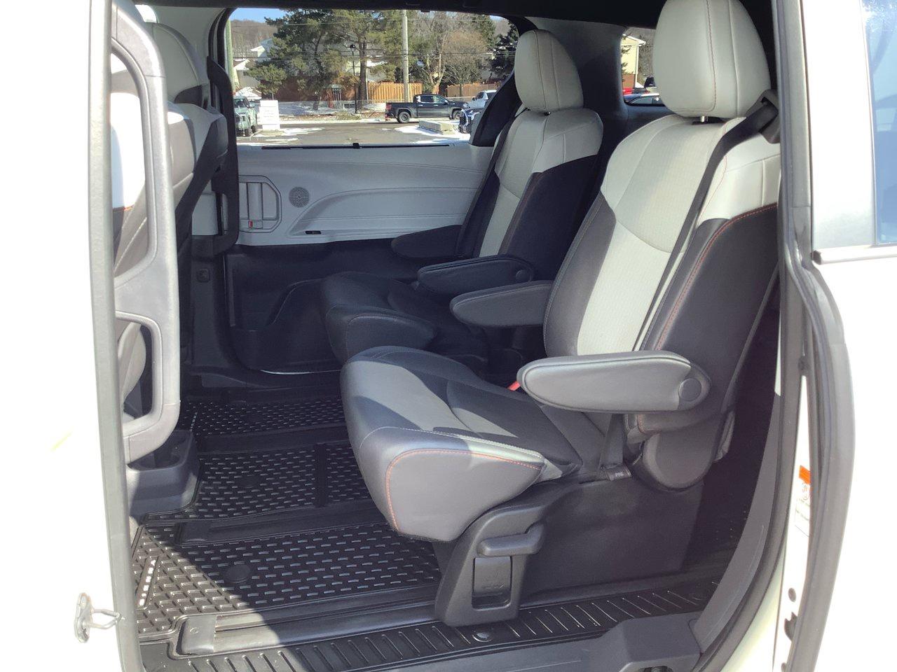 2023 Toyota Sienna  Photo