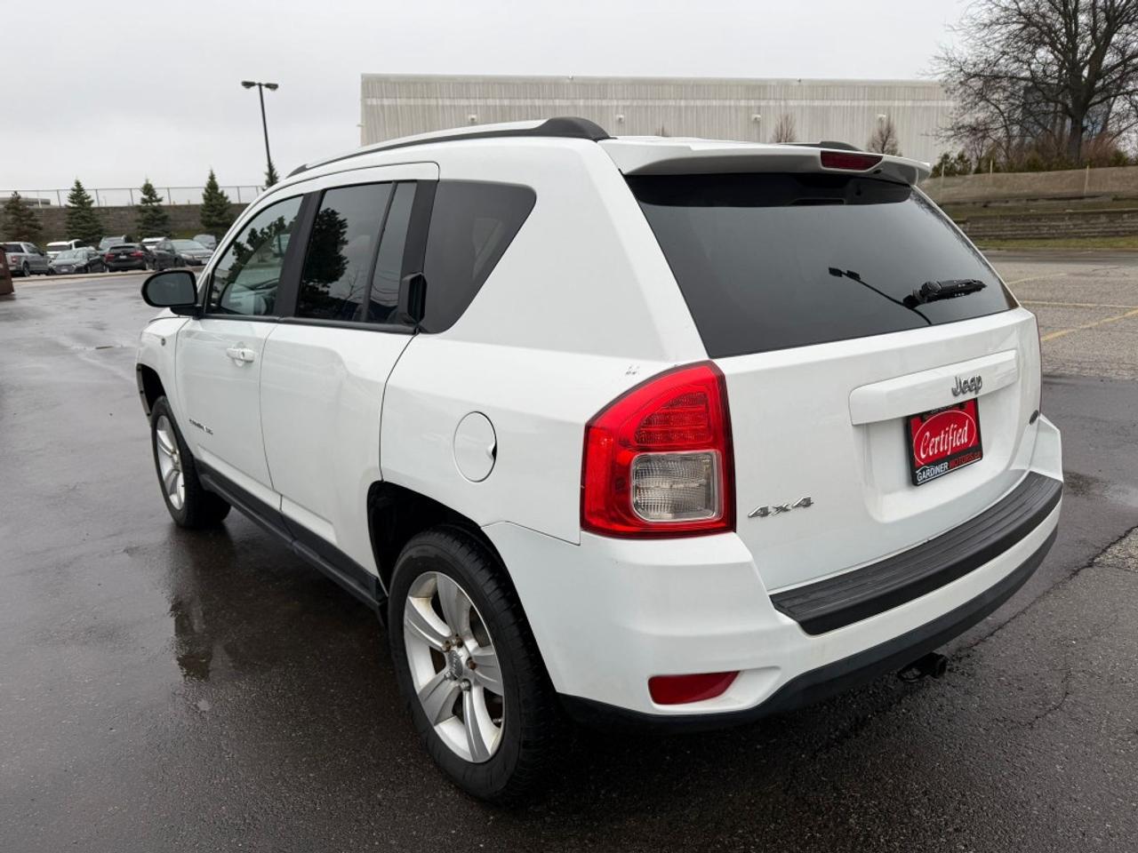 2012 Jeep Compass Auto, 4WD, 2.4L 4cyl, Photo3
