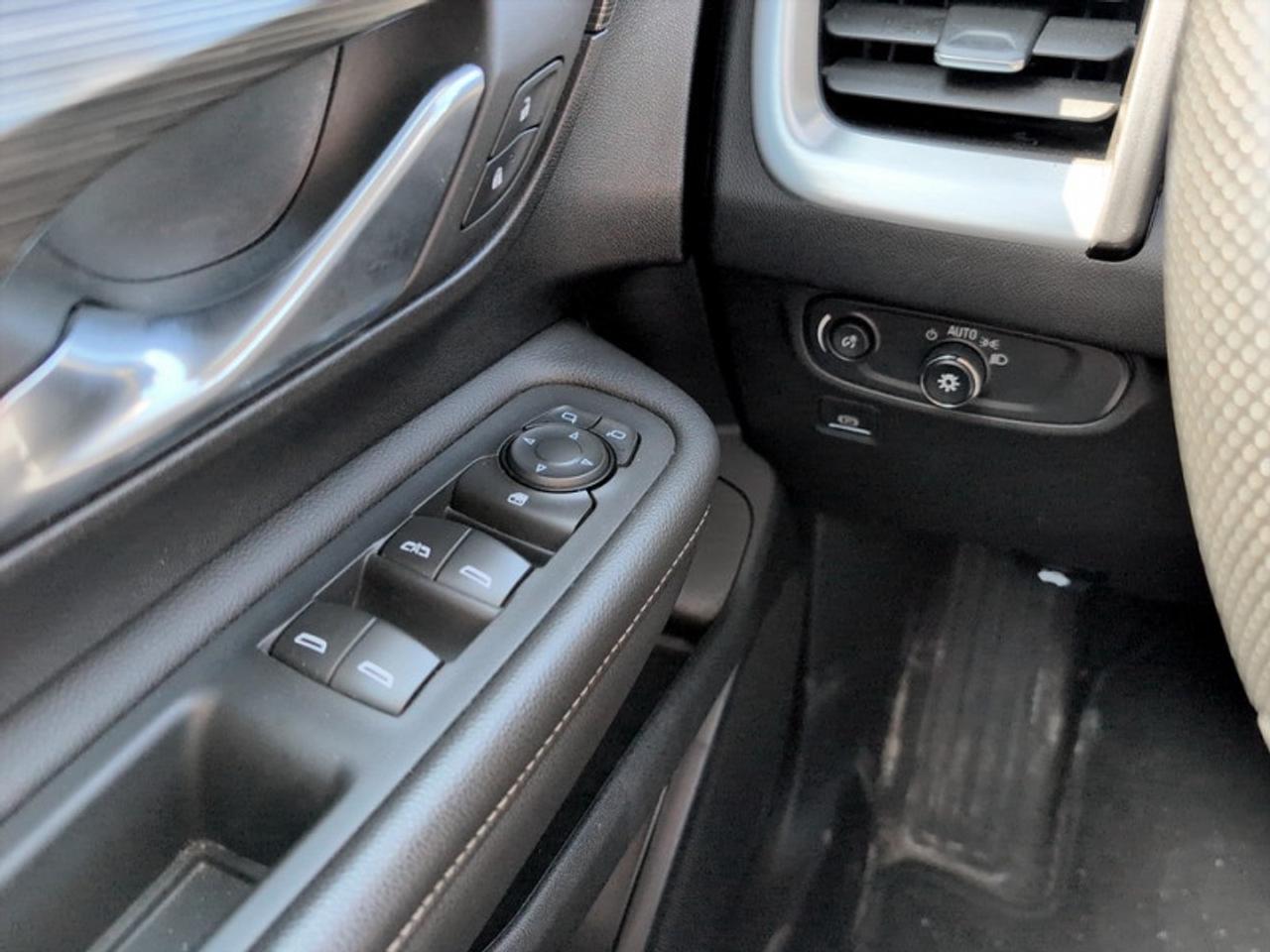 2024 GMC Terrain SLE  **CLEAN CARFAX** Photo