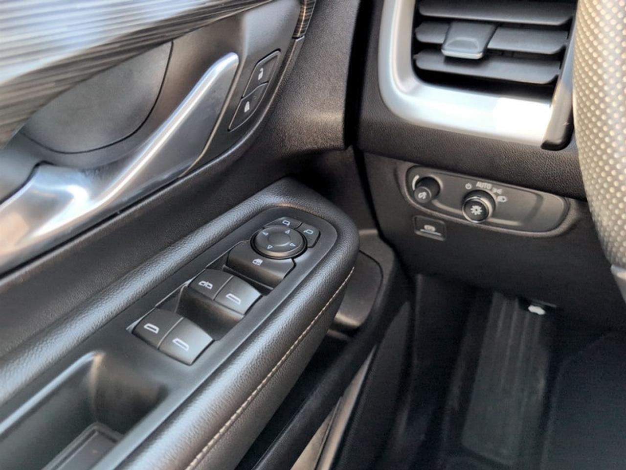 2024 GMC Terrain SLE  **CLEAN CARFAX** Photo