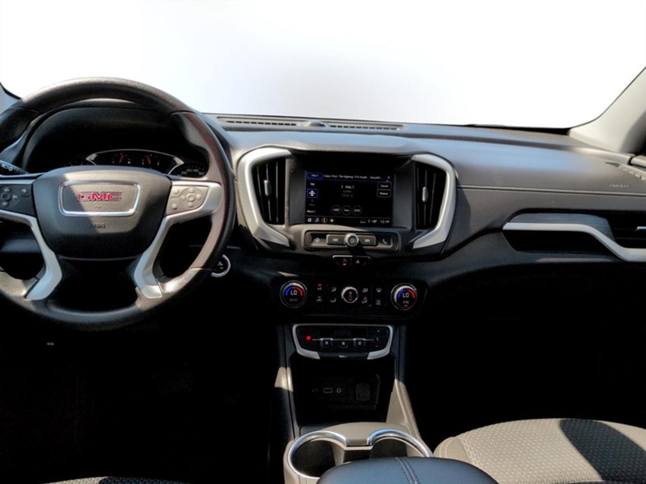 2024 GMC Terrain SLE  **CLEAN CARFAX** Photo