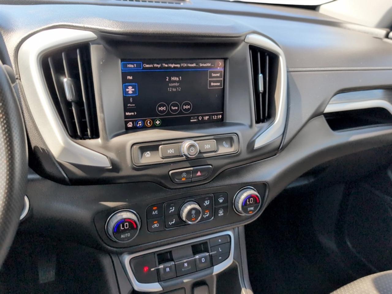 2024 GMC Terrain SLE  **CLEAN CARFAX** Photo