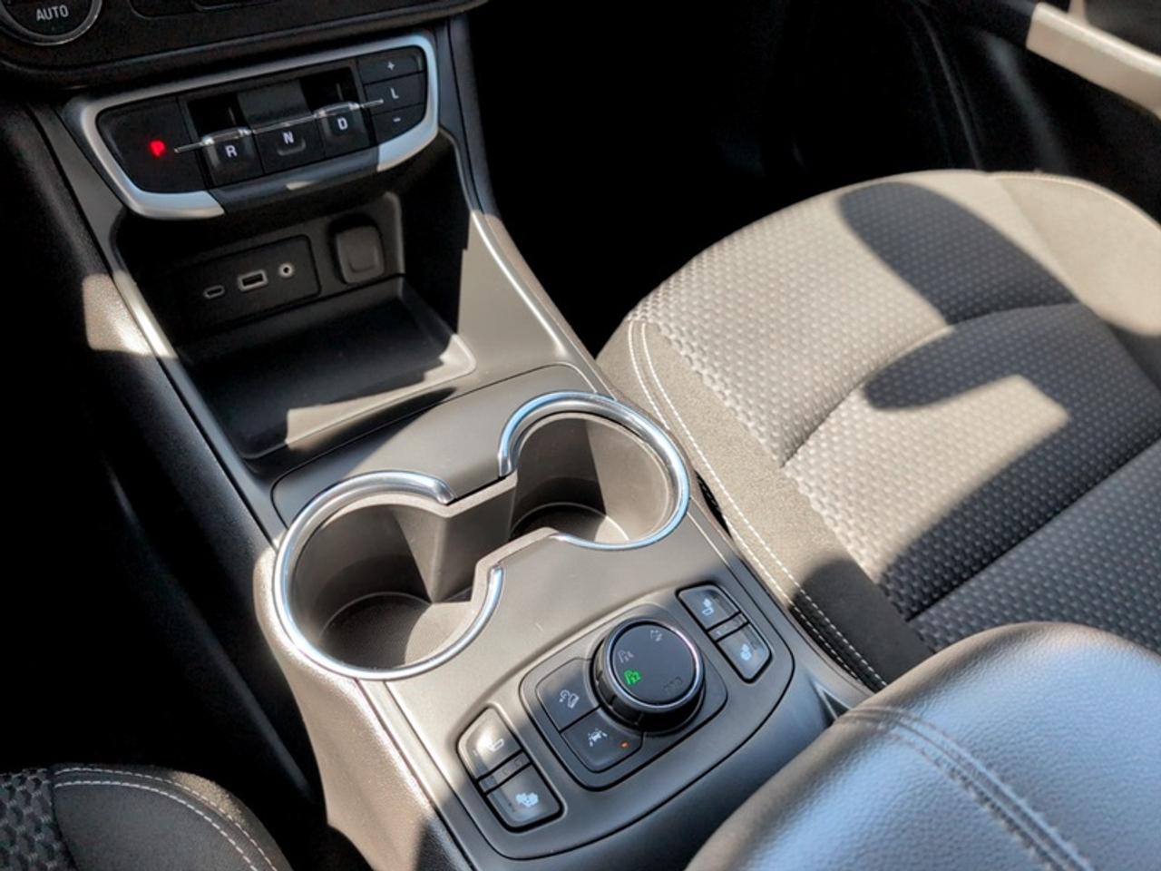 2024 GMC Terrain SLE  **CLEAN CARFAX** Photo