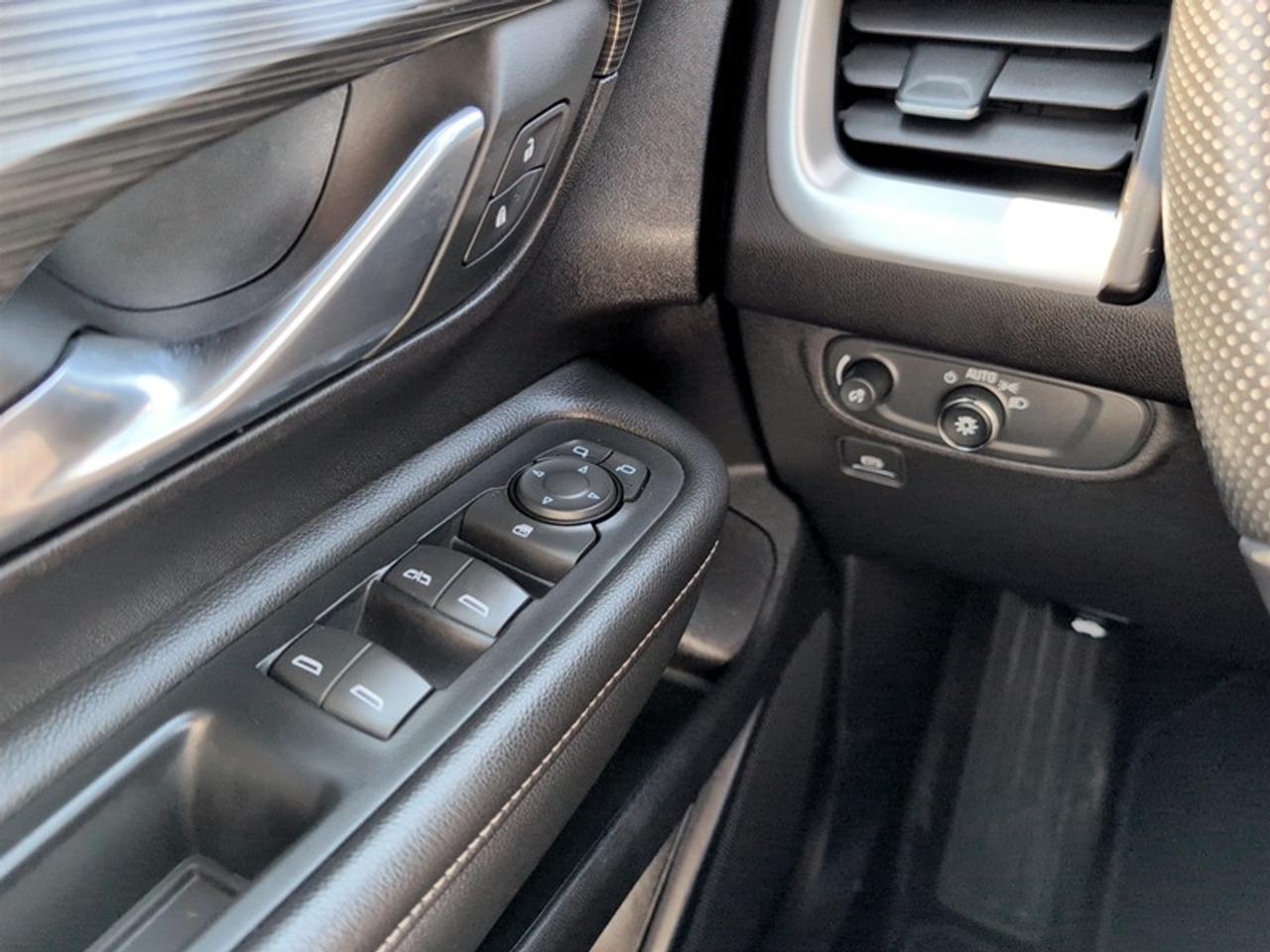 2024 GMC Terrain SLE  **CLEAN CARFAX** Photo
