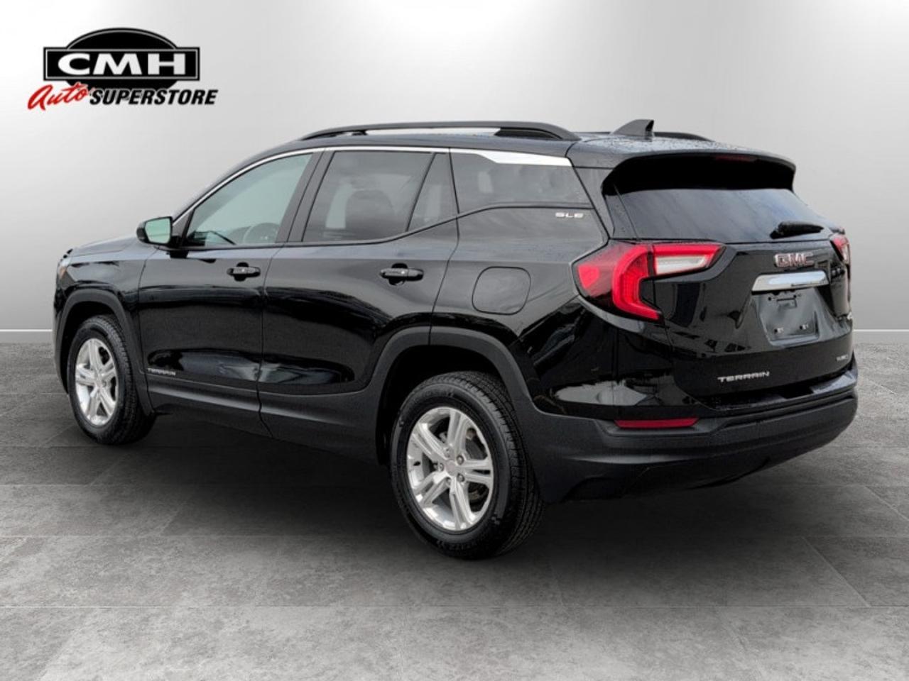 2024 GMC Terrain SLE  **CLEAN CARFAX** Photo