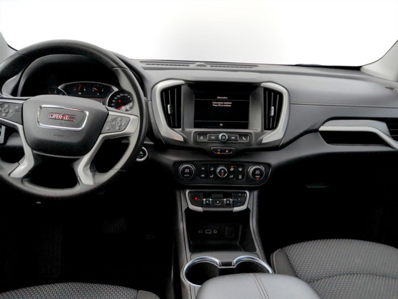 2024 GMC Terrain SLE  **CLEAN CARFAX** Photo