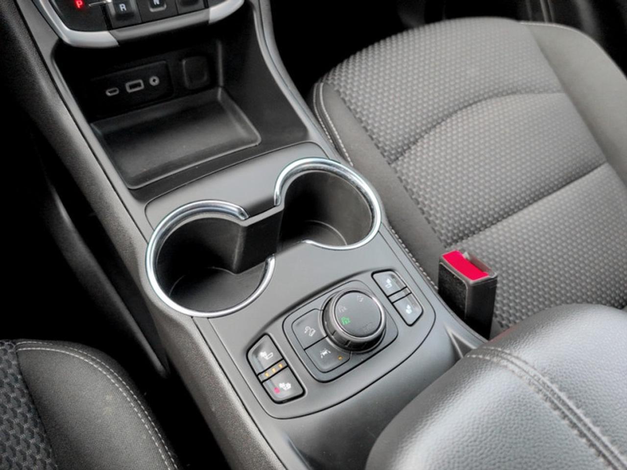 2024 GMC Terrain SLE  **CLEAN CARFAX** Photo