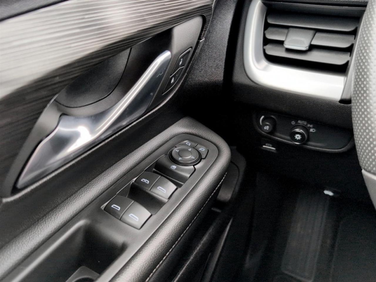 2024 GMC Terrain SLE  **CLEAN CARFAX** Photo