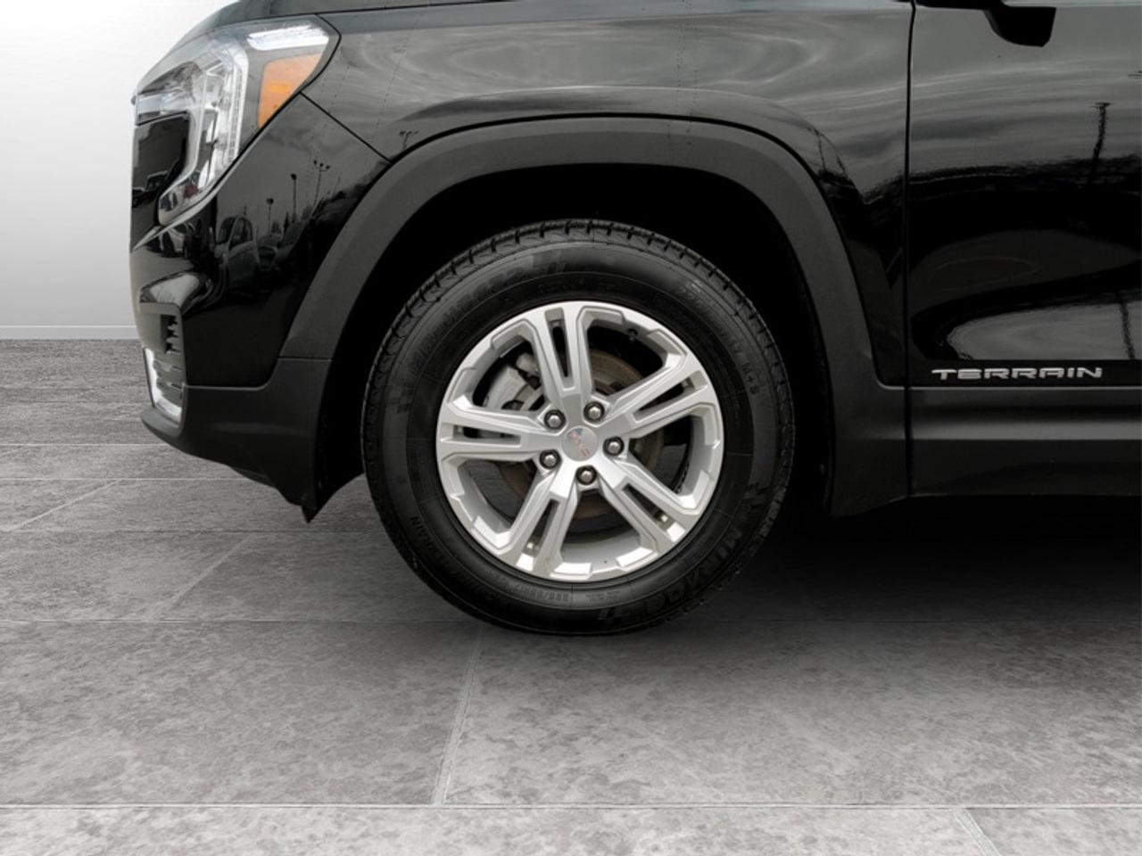 2024 GMC Terrain SLE  **CLEAN CARFAX** Photo