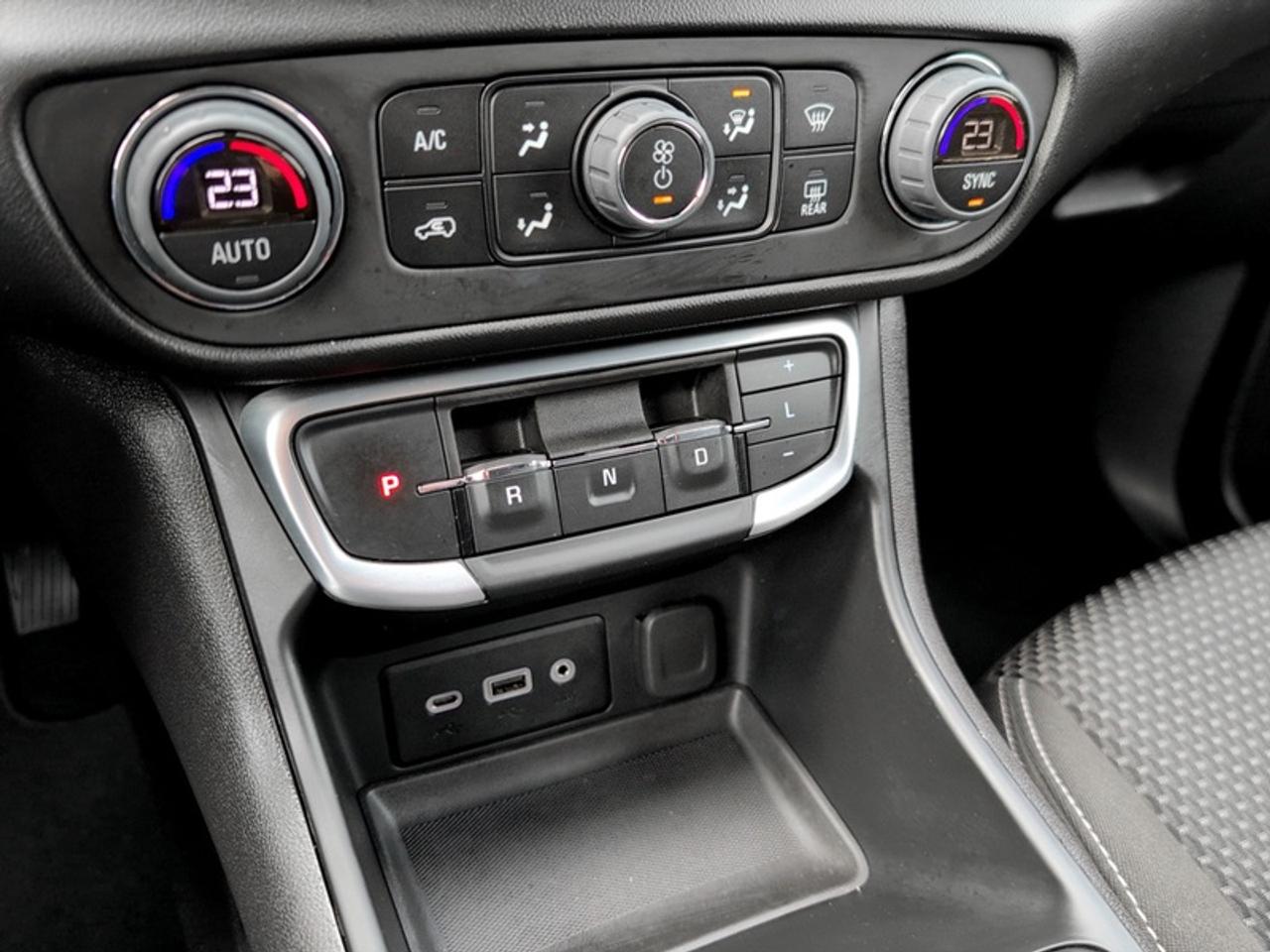 2024 GMC Terrain SLE  **CLEAN CARFAX** Photo
