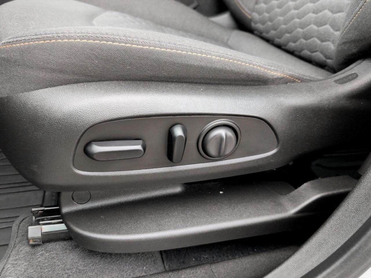 2020 Chevrolet Equinox LT  **CLEAN CARFAX** Photo