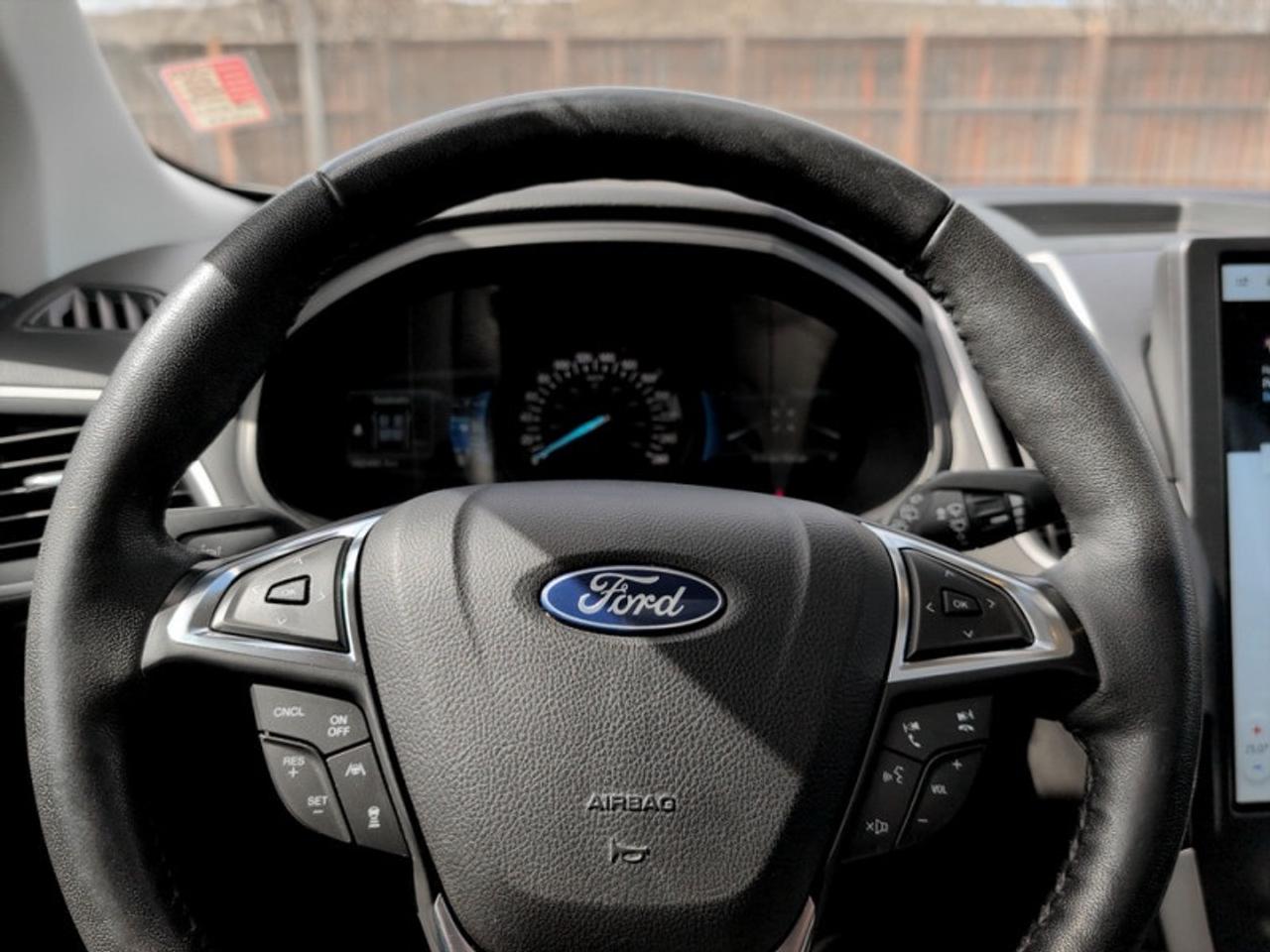 2022 Ford Edge SEL Photo