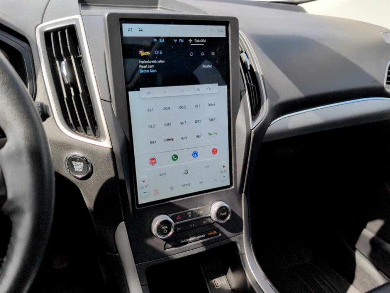 2022 Ford Edge SEL Photo