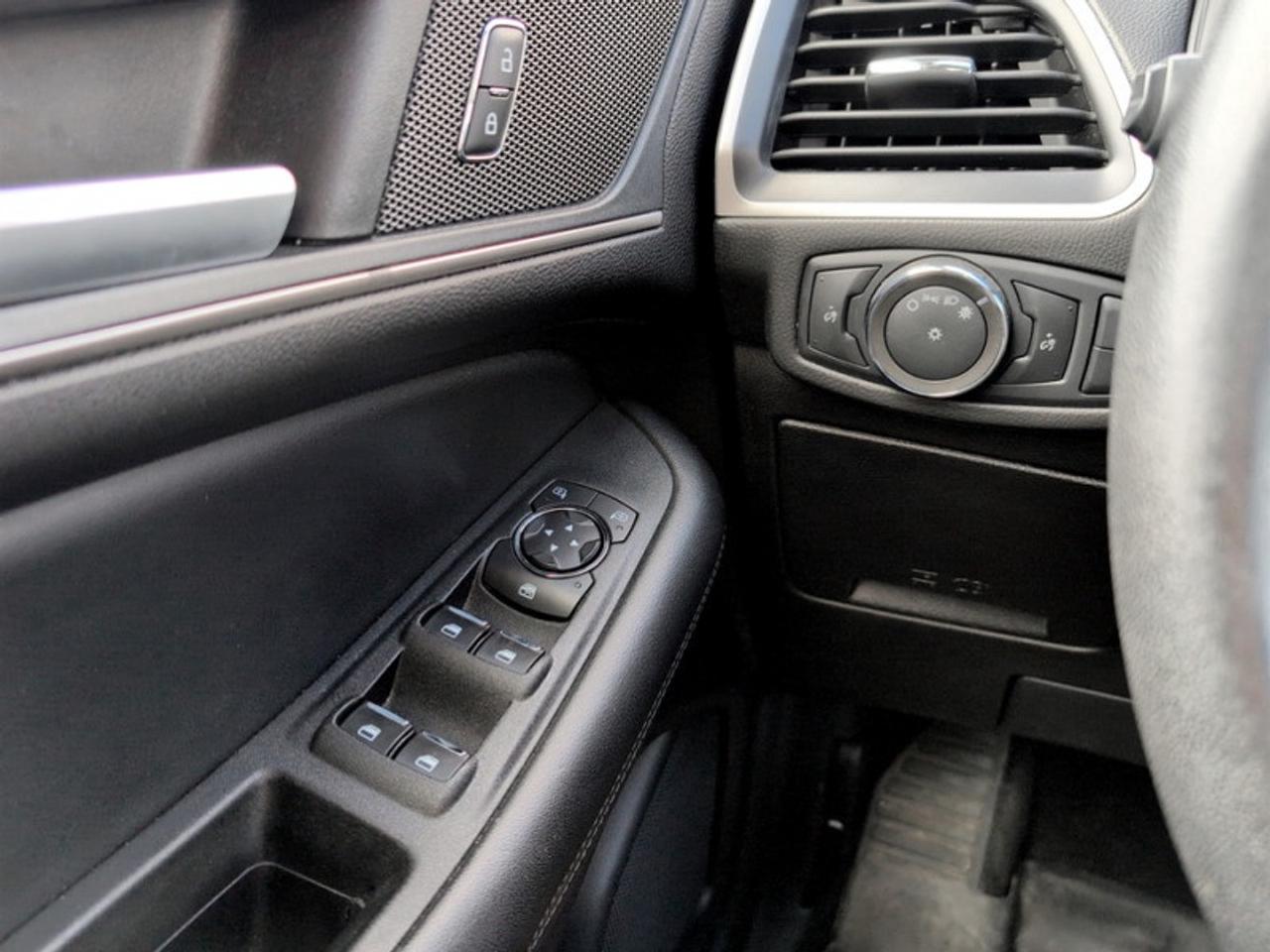 2022 Ford Edge SEL Photo