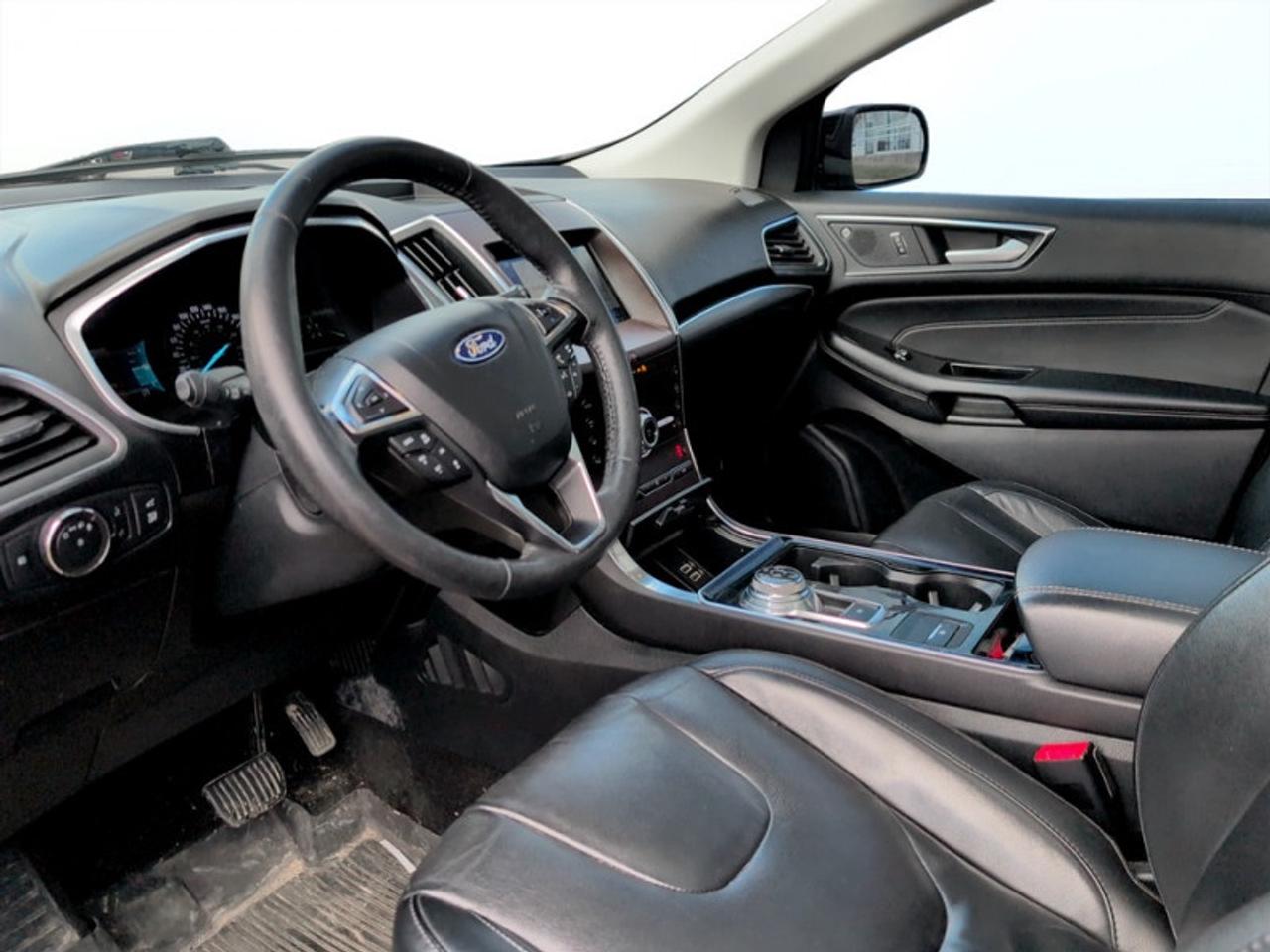 2020 Ford Edge Titanium Photo