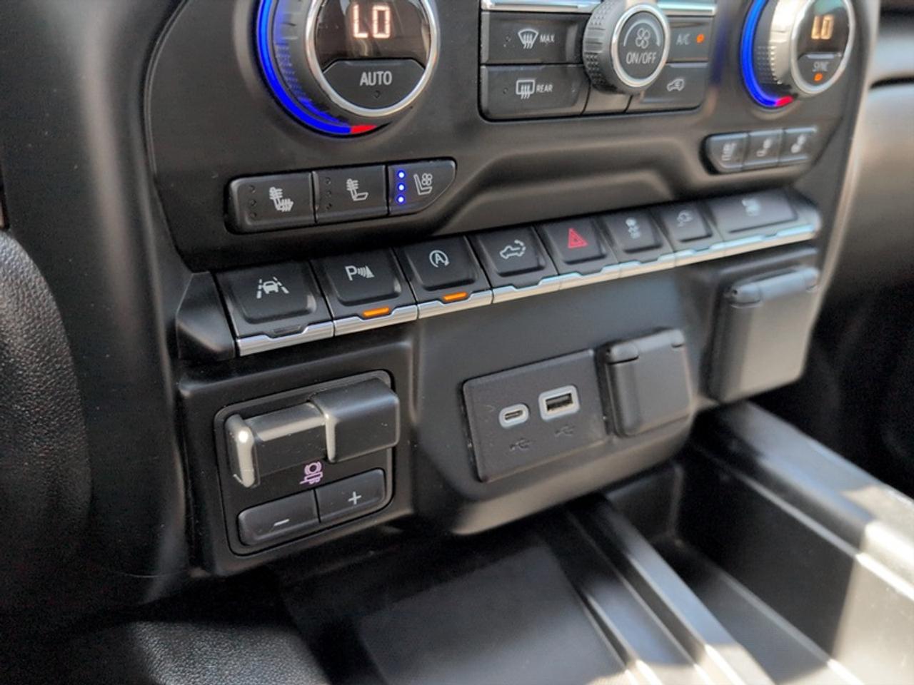 2019 Chevrolet Silverado 1500 High Country w/Deluxe Pkg  **CLEAN CF** Photo