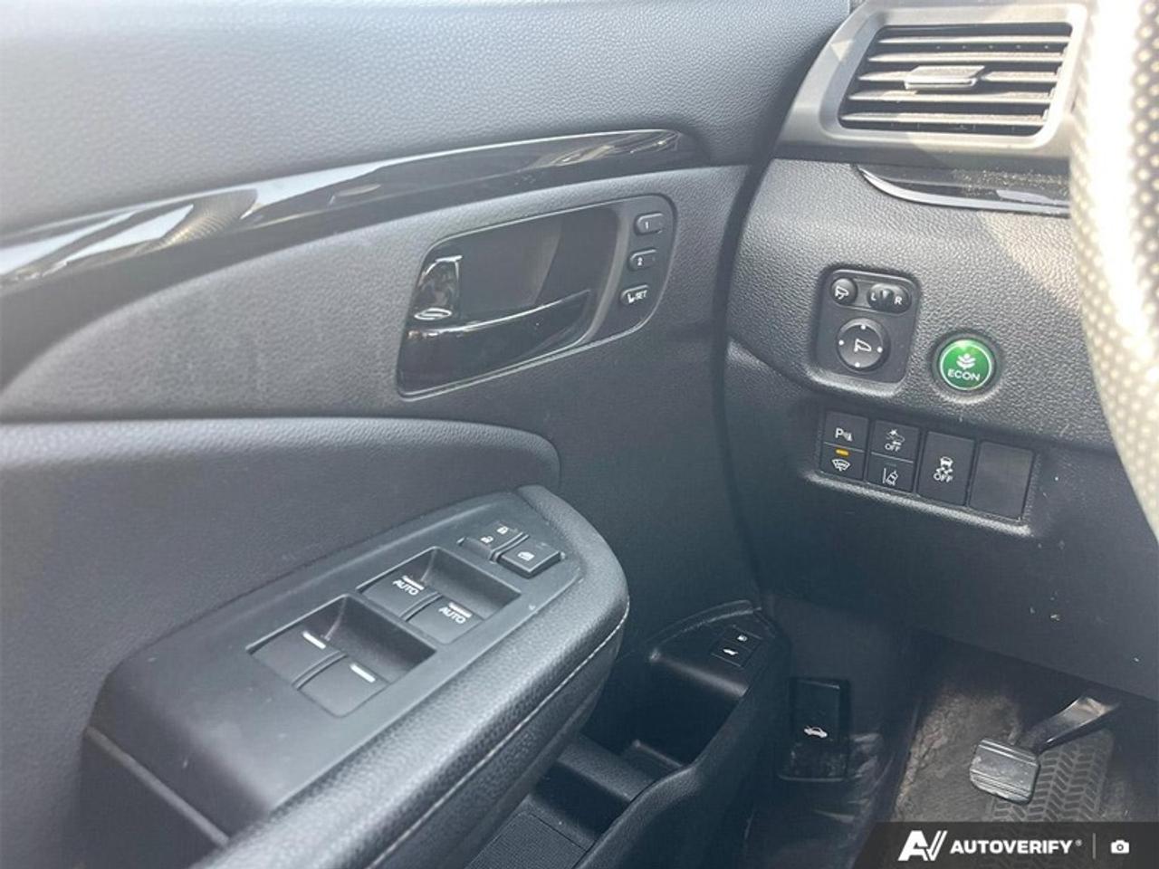 2022 Honda Passport Touring  TOURING, AWD, LEATHER, SUNROOF Photo